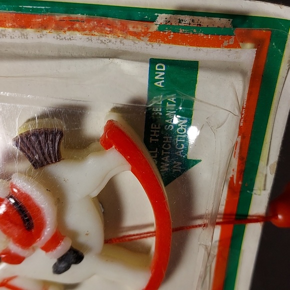 Vintage Santa Clause Action Pin-On In Original Package Christmas  Pin - Picture 4 of 7